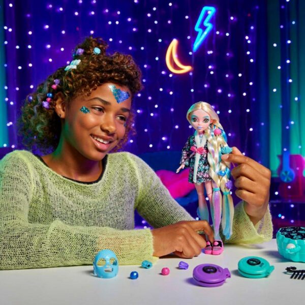 Monster High Doll, Lagoona Blue Spa Day Set with Wear and Share Accessories Like Hair Clips, Hair Chalk and Tattoos - Image 4